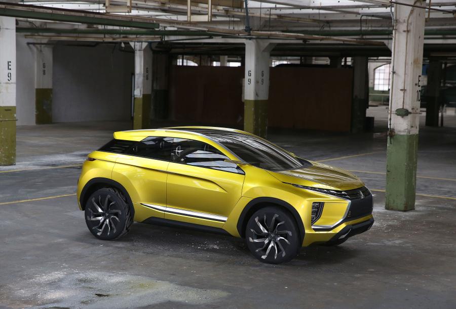  Mitsubishi eX Concept 2015 года  (фото 28 из 33)